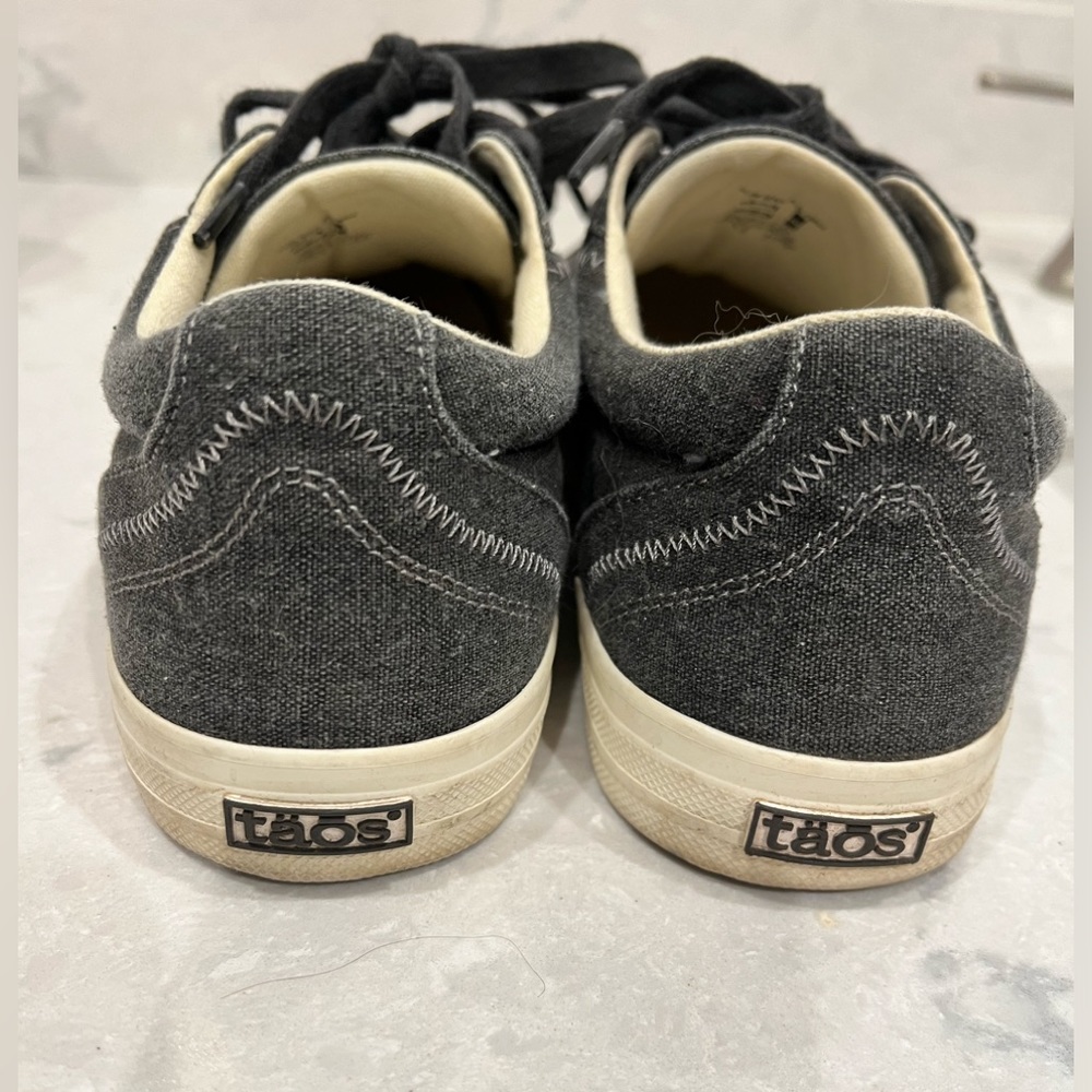 Taos women’s Plim Soul dark gray canvas sneakers.  Size 9.5 - Picture 3 of 5